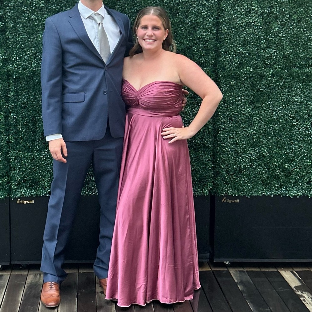 Gorgeous dress, dry cleaned - looks brand new